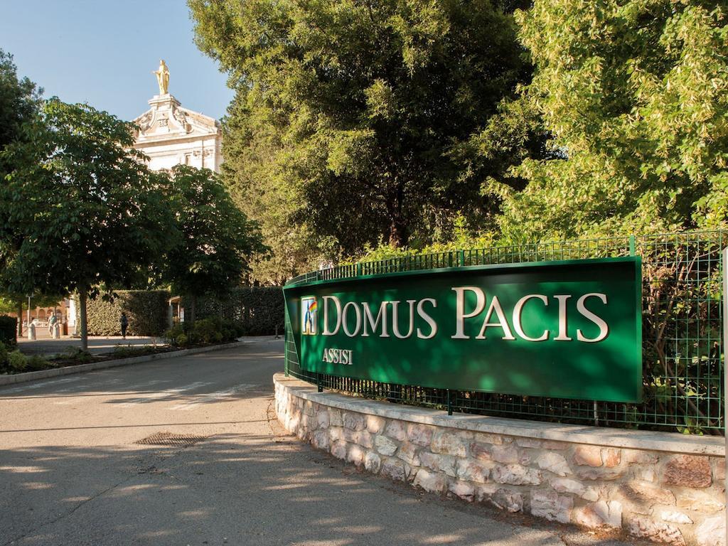 Отель Domus Pacis Ассизи Экстерьер фото